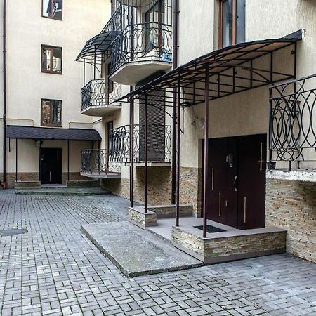 Apartamenty On Kryvonosa Lviv Buitenkant foto