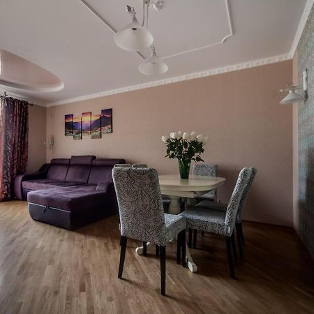 Apartamenty On Kryvonosa Lviv Buitenkant foto