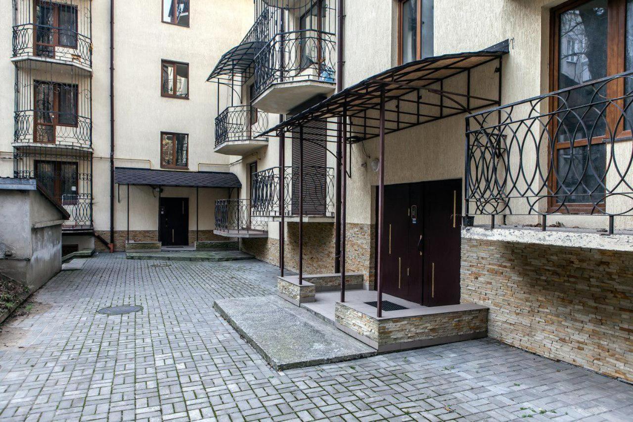 Apartamenty On Kryvonosa Lviv Buitenkant foto