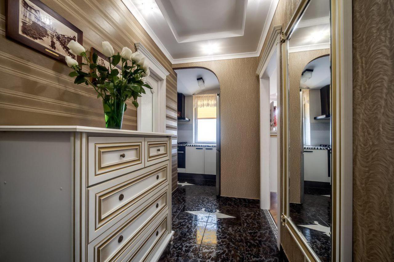 Apartamenty On Kryvonosa Lviv Buitenkant foto