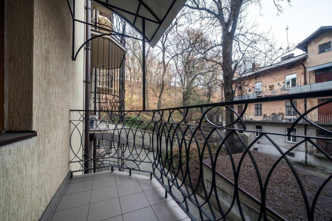 Apartamenty On Kryvonosa Lviv Buitenkant foto