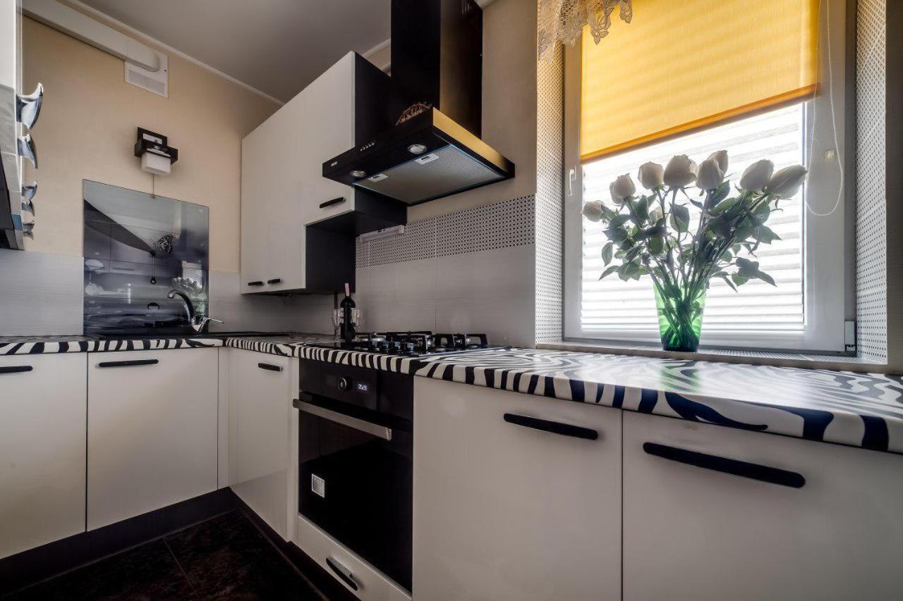 Apartamenty On Kryvonosa Lviv Buitenkant foto