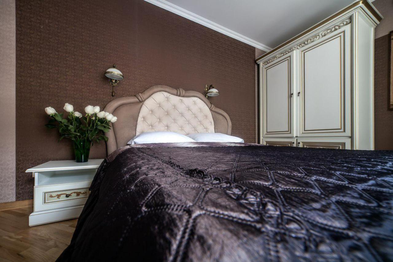 Apartamenty On Kryvonosa Lviv Buitenkant foto