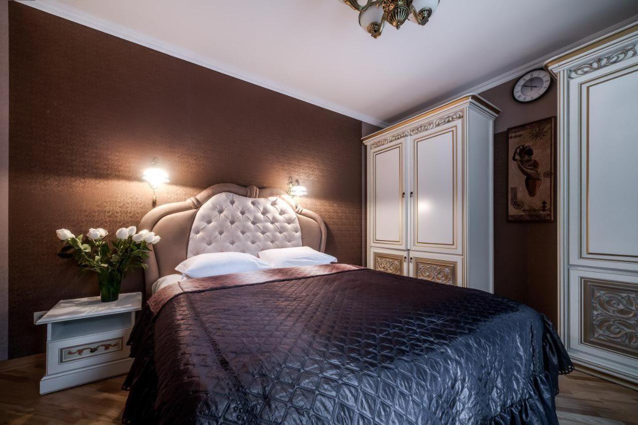 Apartamenty On Kryvonosa Lviv Buitenkant foto