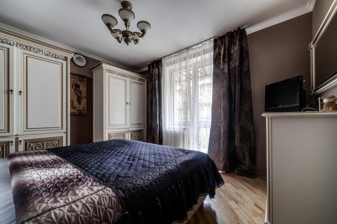 Apartamenty On Kryvonosa Lviv Buitenkant foto