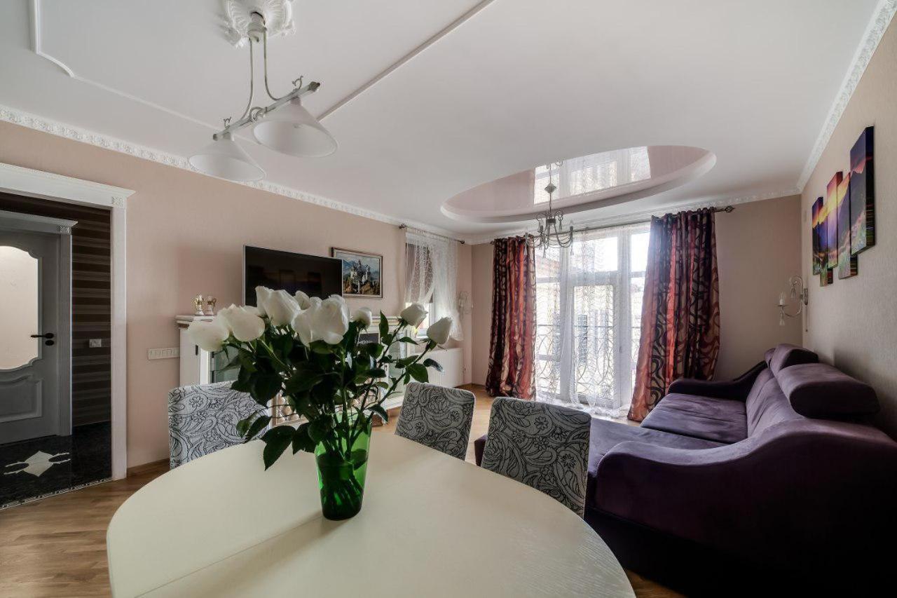 Apartamenty On Kryvonosa Lviv Buitenkant foto